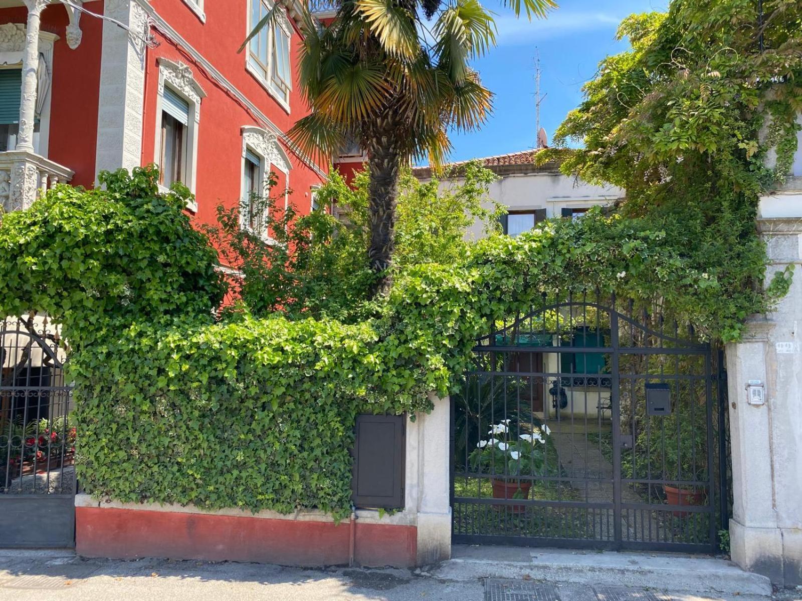 Apartament Rose House With Private Garden Lido di Venezia Zewnętrze zdjęcie